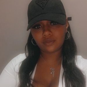 Meet your Posher, Mia